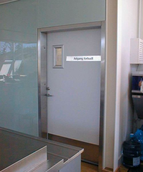 ekstremt højt sikkerhedsniveau i medicinalindustrien - adgang forbudt på en dør