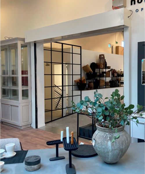 Brandschutzvorhang am Eingang zum Geschäft im Einkaufszentrum;